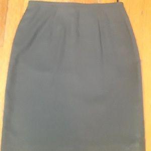 🛍️NWOT | BANANA REPUBLIC Grey Skirt - size 8🛍️